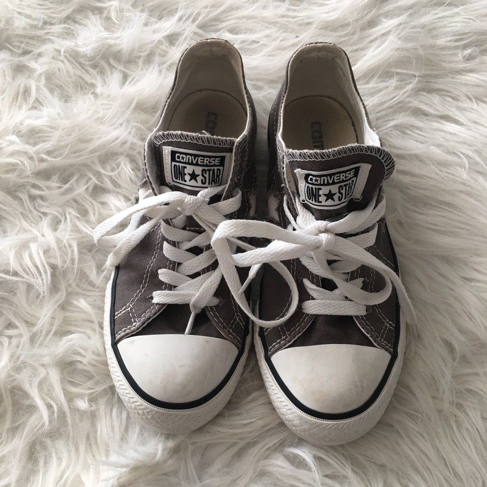 Grey low top converse